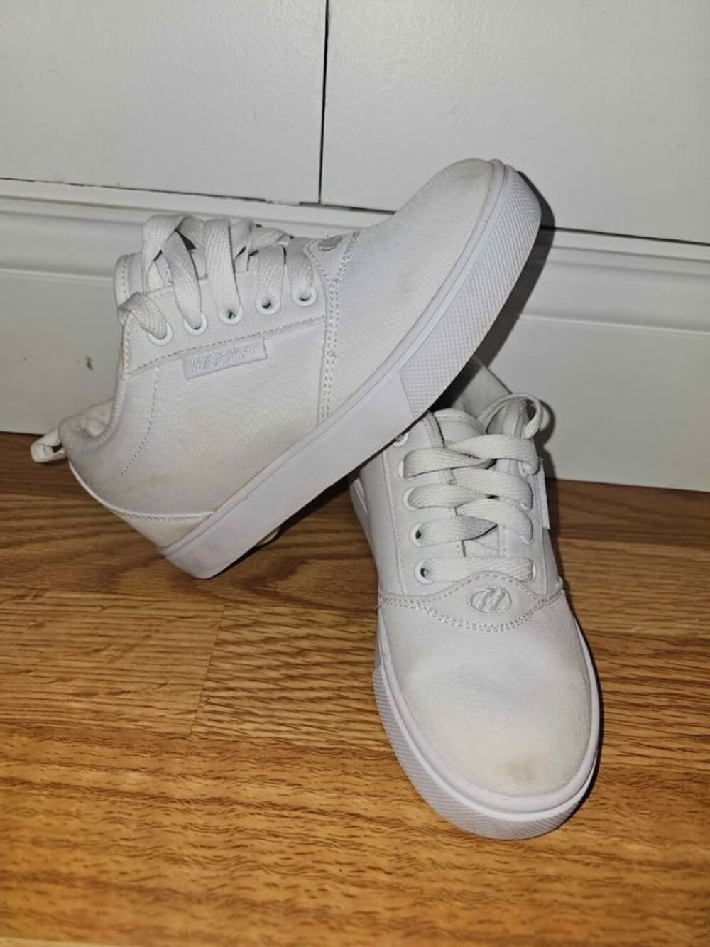 Heelys Wheeled Canvas Skate Shoes – Size Youth 1